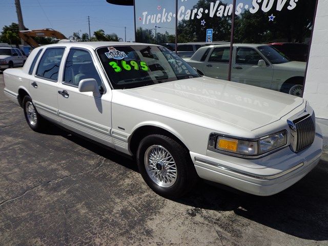 1996 Lincoln Town Car LT FWD 1SD