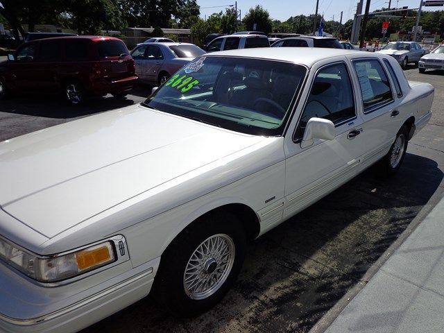 1996 Lincoln Town Car LT FWD 1SD