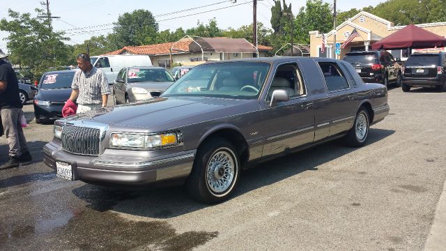 1996 Lincoln Town Car 4dr Sdn I4 CVT ULEV