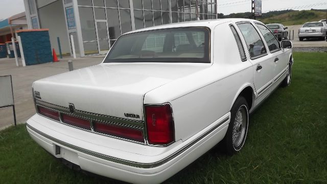 1996 Lincoln Town Car DOWN 4.9 WAC