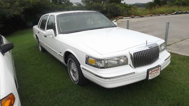 1996 Lincoln Town Car DOWN 4.9 WAC