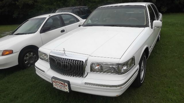 1996 Lincoln Town Car DOWN 4.9 WAC