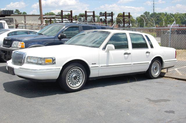 1997 Lincoln Town Car DOWN 4.9 WAC