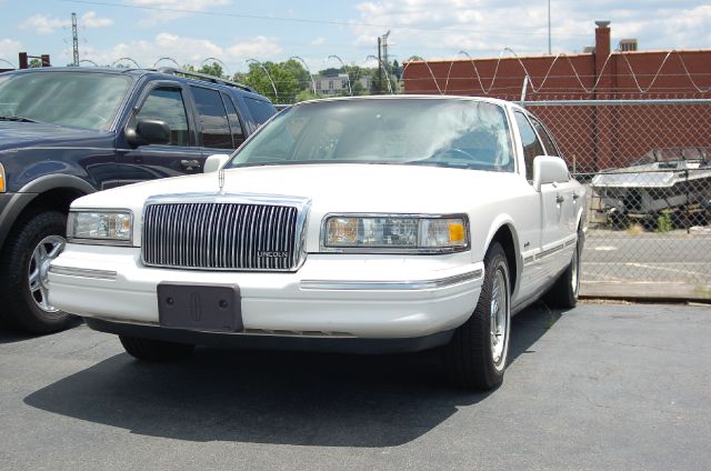 1997 Lincoln Town Car DOWN 4.9 WAC