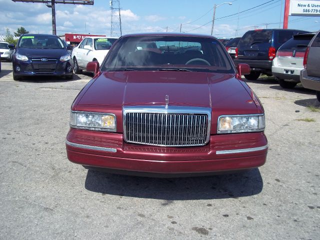 1997 Lincoln Town Car DOWN 4.9 WAC