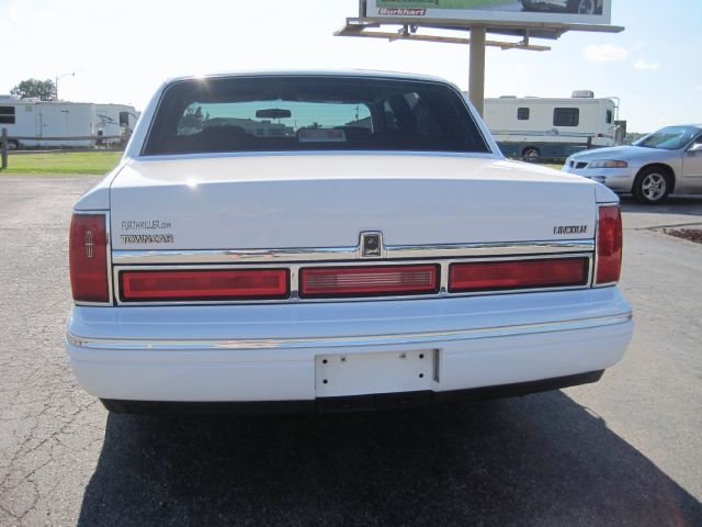 1997 Lincoln Town Car DOWN 4.9 WAC