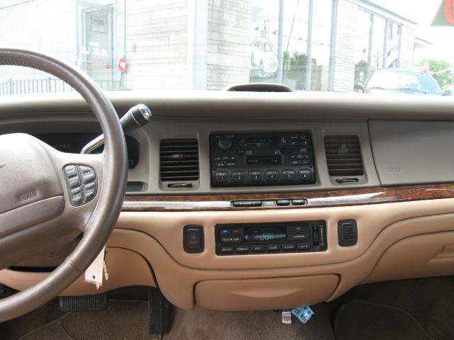 1997 Lincoln Town Car DOWN 4.9 WAC