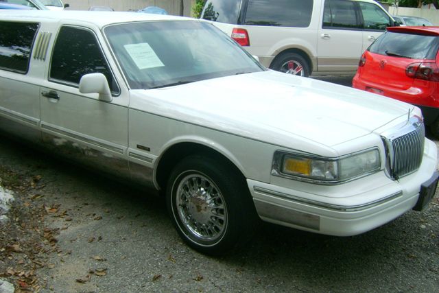 1997 Lincoln Town Car DOWN 4.9 WAC