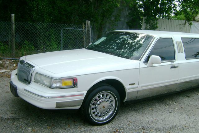 1997 Lincoln Town Car DOWN 4.9 WAC