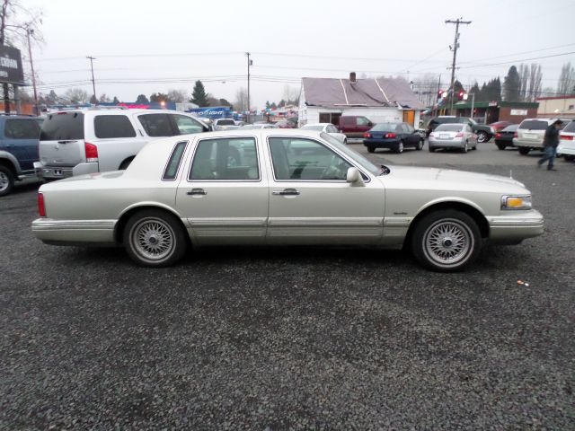 1997 Lincoln Town Car DOWN 4.9 WAC