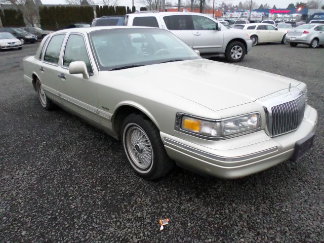 1997 Lincoln Town Car DOWN 4.9 WAC