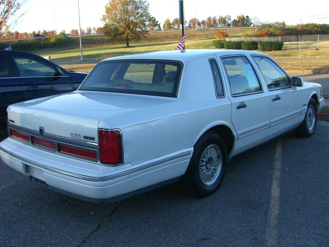 1997 Lincoln Town Car DOWN 4.9 WAC