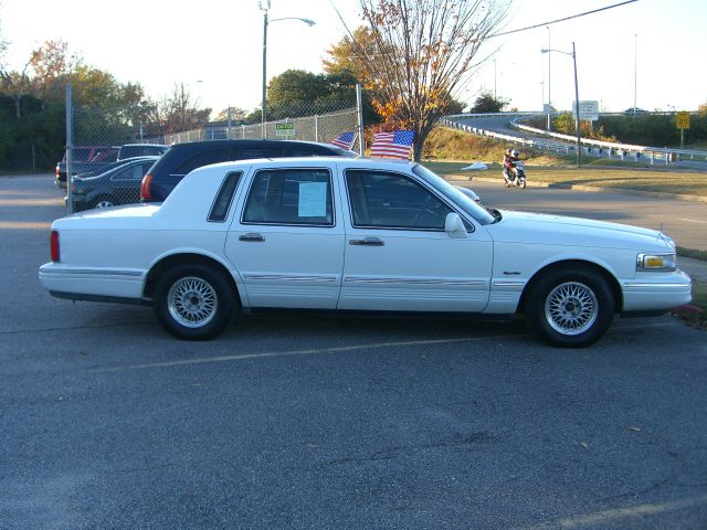 1997 Lincoln Town Car DOWN 4.9 WAC