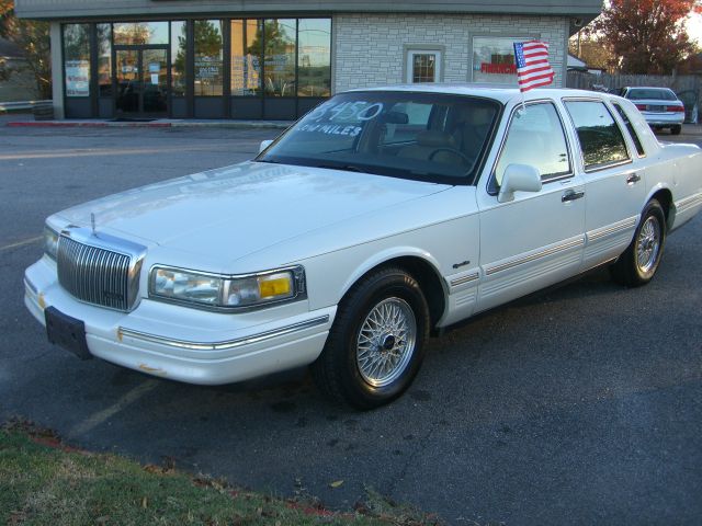 1997 Lincoln Town Car DOWN 4.9 WAC