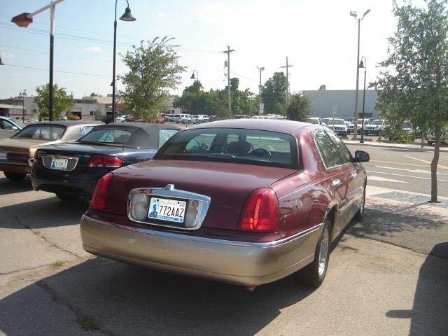 1998 Lincoln Town Car DOWN 4.9 WAC