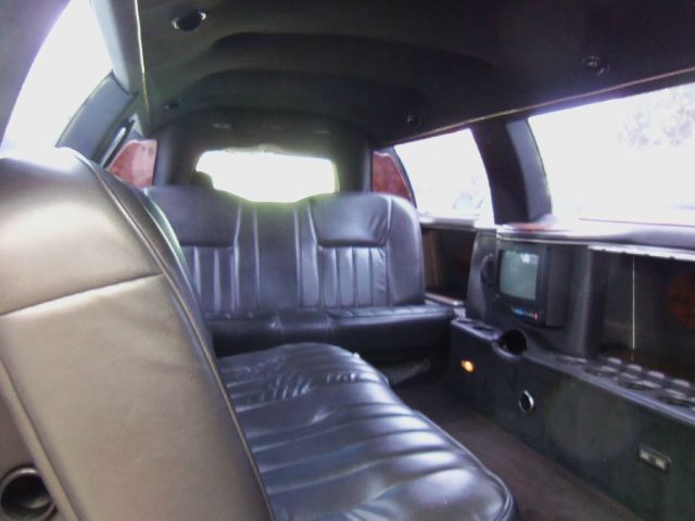 1998 Lincoln Town Car 4X4 SLE Regular Cab