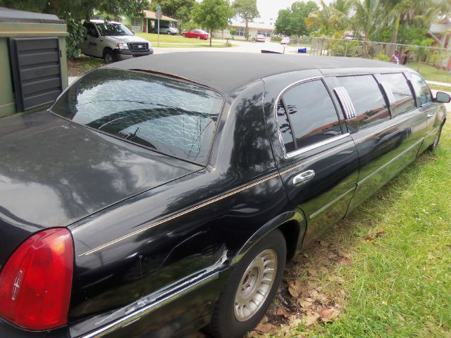 1998 Lincoln Town Car 4X4 SLE Regular Cab