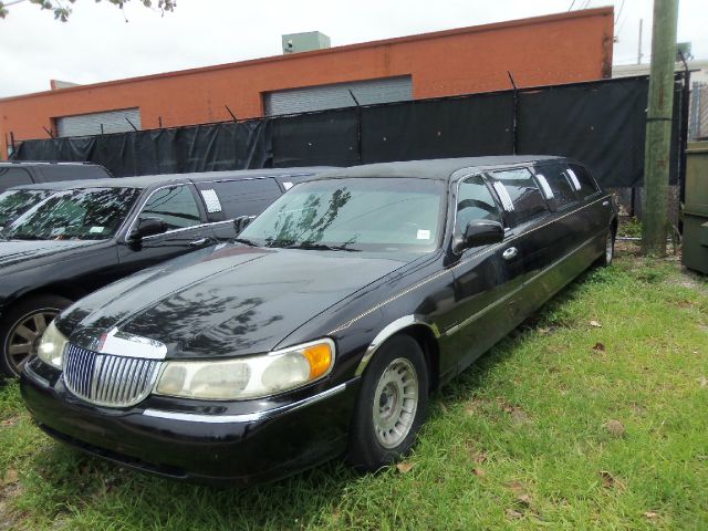 1998 Lincoln Town Car 4X4 SLE Regular Cab