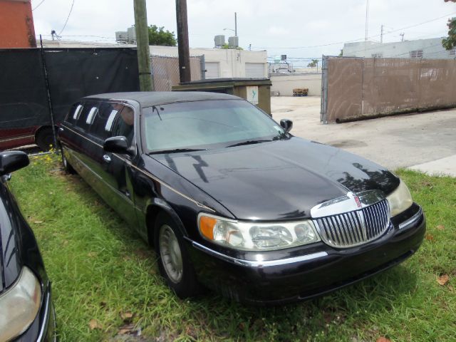 1998 Lincoln Town Car 4X4 SLE Regular Cab