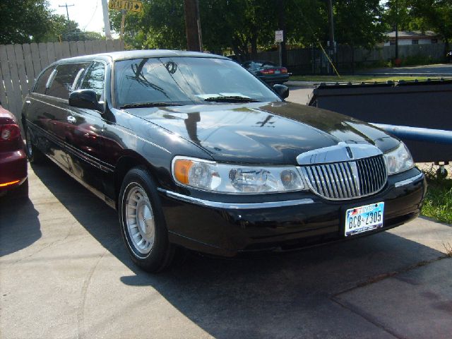 1998 Lincoln Town Car 4X4 SLE Regular Cab