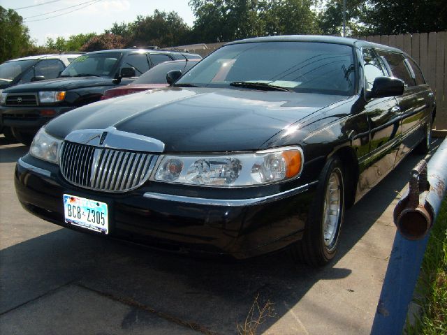 1998 Lincoln Town Car 4X4 SLE Regular Cab