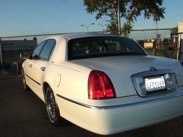 1999 Lincoln Town Car DOWN 4.9 WAC