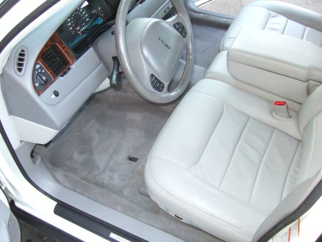 1999 Lincoln Town Car DOWN 4.9 WAC