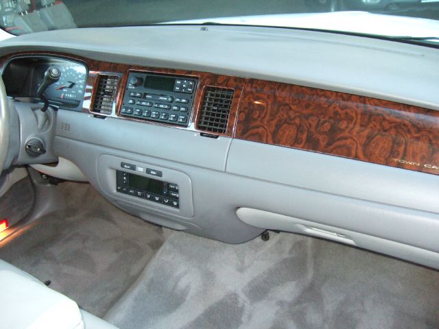 1999 Lincoln Town Car DOWN 4.9 WAC