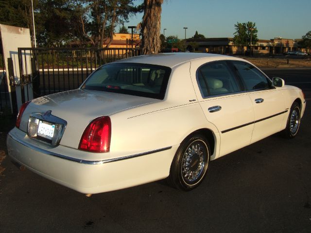 1999 Lincoln Town Car DOWN 4.9 WAC