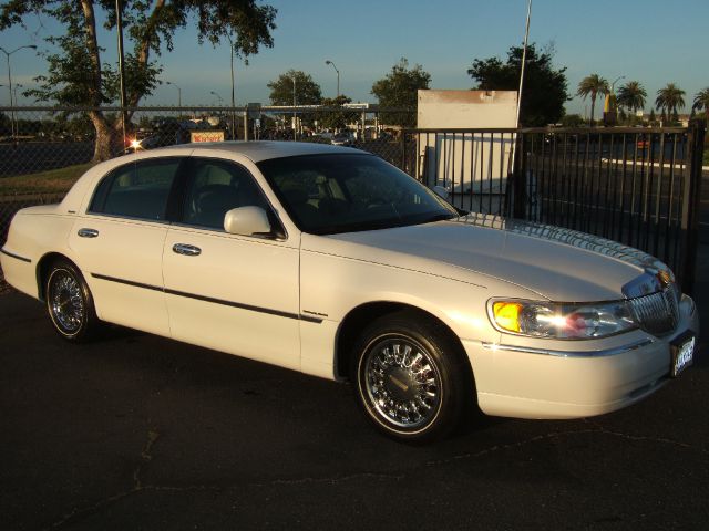 1999 Lincoln Town Car DOWN 4.9 WAC