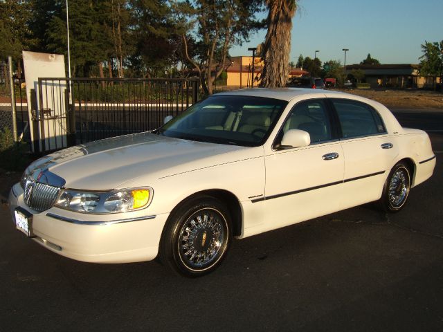 1999 Lincoln Town Car DOWN 4.9 WAC