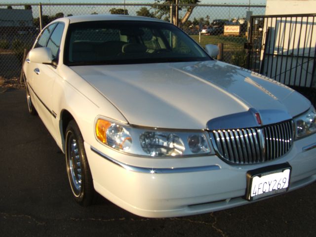 1999 Lincoln Town Car DOWN 4.9 WAC