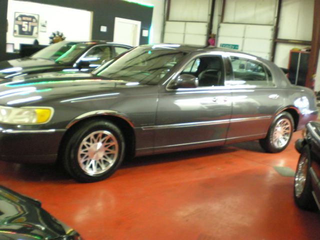 1999 Lincoln Town Car DOWN 4.9 WAC