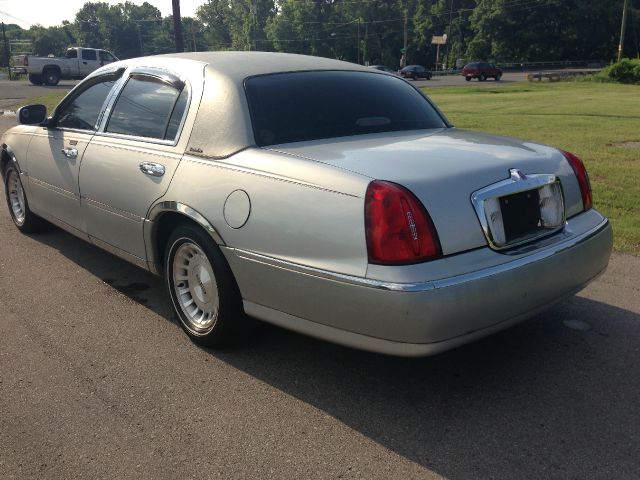 1999 Lincoln Town Car DOWN 4.9 WAC