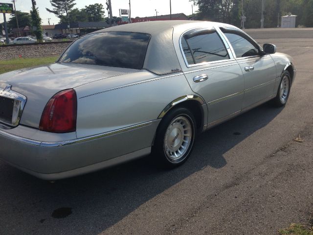 1999 Lincoln Town Car DOWN 4.9 WAC