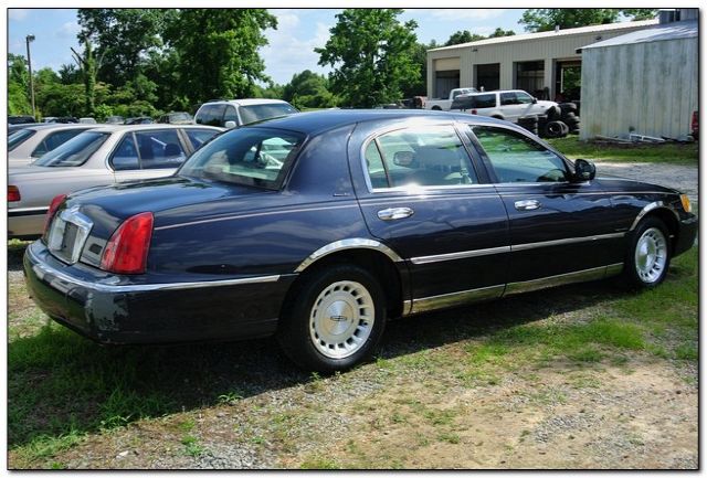 1999 Lincoln Town Car DOWN 4.9 WAC