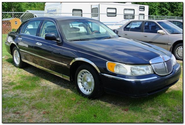 1999 Lincoln Town Car DOWN 4.9 WAC