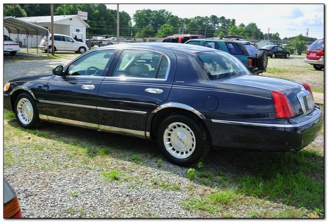 1999 Lincoln Town Car DOWN 4.9 WAC