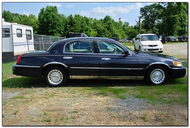 1999 Lincoln Town Car DOWN 4.9 WAC