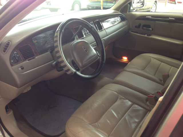 1999 Lincoln Town Car DOWN 4.9 WAC