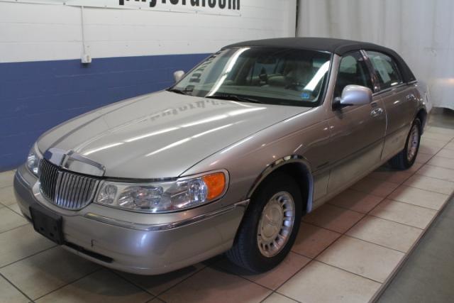 2000 Lincoln Town Car SLT Club Cab 2WD