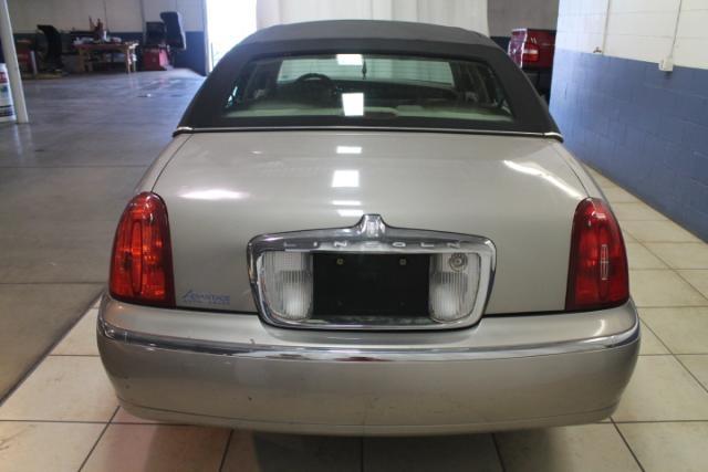 2000 Lincoln Town Car SLT Club Cab 2WD