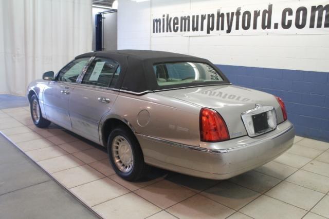 2000 Lincoln Town Car SLT Club Cab 2WD