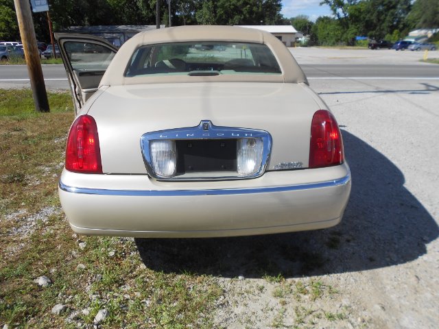 2000 Lincoln Town Car ZR-2 Extended Cab