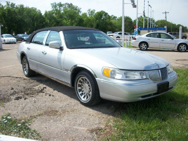 2000 Lincoln Town Car DOWN 4.9 WAC