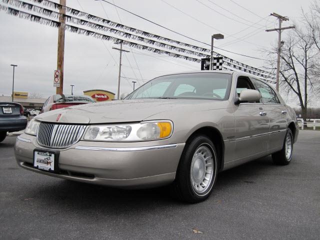 2000 Lincoln Town Car DOWN 4.9 WAC