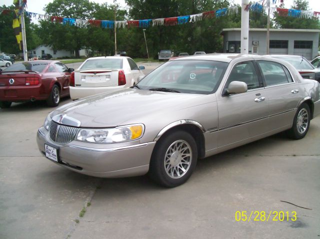 2000 Lincoln Town Car DOWN 4.9 WAC