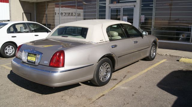 2000 Lincoln Town Car DOWN 4.9 WAC