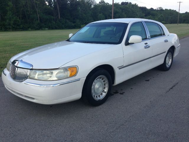 2000 Lincoln Town Car DOWN 4.9 WAC