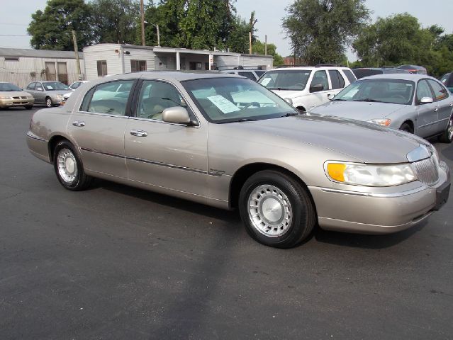 2000 Lincoln Town Car DOWN 4.9 WAC